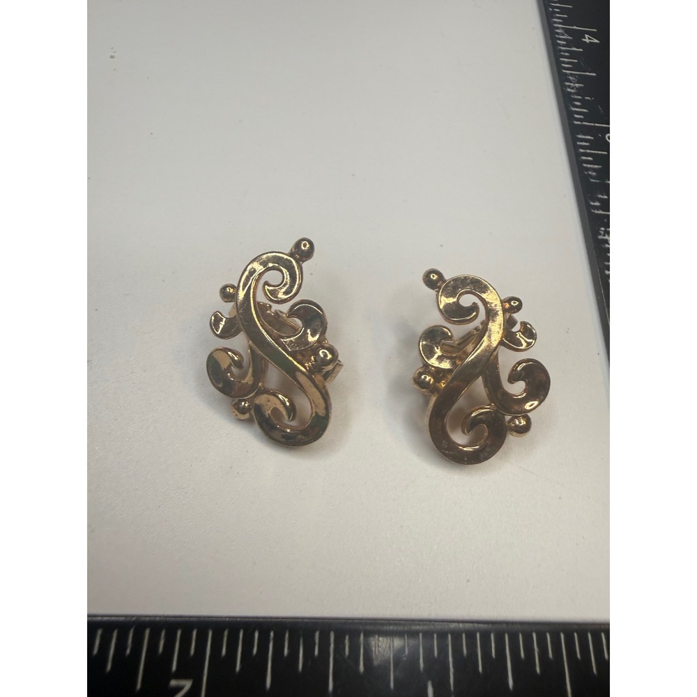 Trifari Gold Tone Scroll Clip On Earrings Vintage Crown Mark Pat Pend